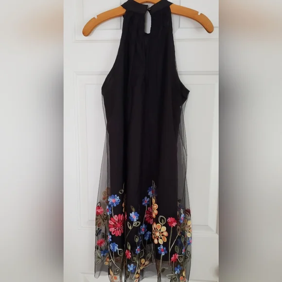 Stylish Mesh Overlay Swing Dress With Embroidered Flowers - Picture 6 of 8